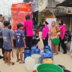 Polres Landak Peduli, Distribusikan Ribuan Liter Air Bersih untuk Warga Terdampak Kemarau