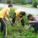 Polres Kapuas Hulu dan Polsek Jajaran Laksanakan Gerakan Indonesia ASRI, Wujudkan Lingkungan Bersih dan Hijau