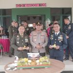 Pererat Kebersamaan, Kapolres Bengkayang Rayakan HUT ke-81 TNI Bersama Prajurit