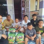 Sentuhan Kemanusiaan Polri di Jumat Berkah, Bhabinkamtibmas Salurkan Bantuan Beras Premium untuk Anak Yatim