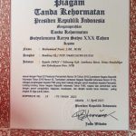 *Muhammad Nasir,S.Pd.M.Pd. Terima Anugerah Satyalancana Karya Satya dari Presiden RI ke-7 Joko Widodo*