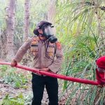 *Kapolres SBB Terjun Langsung di Wilayah Eti dan Neniari dalam Upaya Pemadaman Api Karhutla*