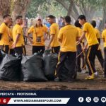Green Policing di Taman Gizi, Kapolda Papua Tengah Bersihkan Lingkungan dan Dengarkan Curhat Warga Penagancaman kepada wartawan terkait Pemberitaan perjudian_20261016_132955_0000