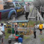 Peduli Warga Terdampak Kemarau, Polres SBB Distribusikan 1.400 Liter Air Bersih ke Dusun Hatumuli