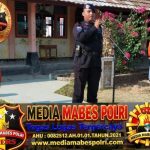 UPACARA SENIN DI SMKN 1 TALIWANG BRIMOB KSB JADI PEMBINA, SEKALIGUS PENYERAHAN PENGHARGAAN JUARA KARATE, ROCKER BAND DAN SEPAK BOLA