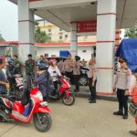 Polres Kapuas Hulu Bersama Tim Gabungan Awasi Penyaluran BBM Bersubsidi di SPBU Putussibau Utara